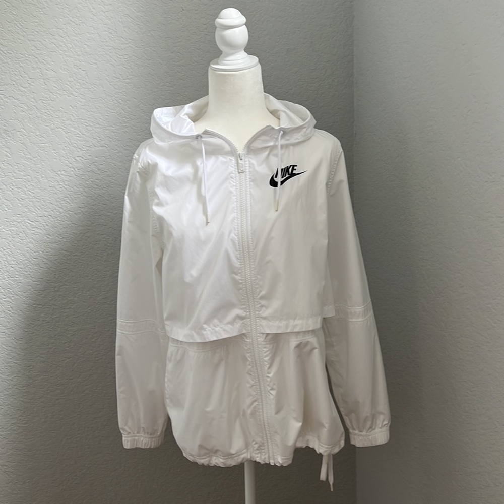 Nike windbreaker woman jacket size S petit
